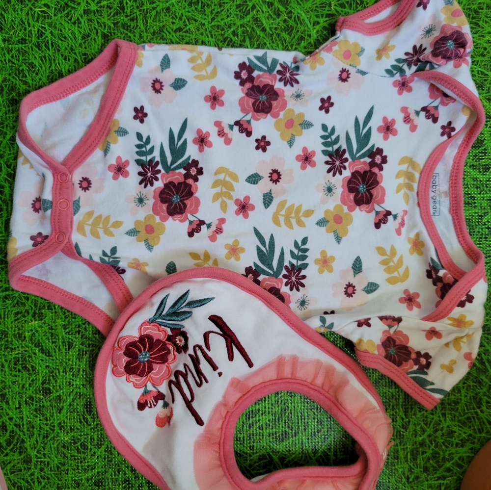 Baby body with bib